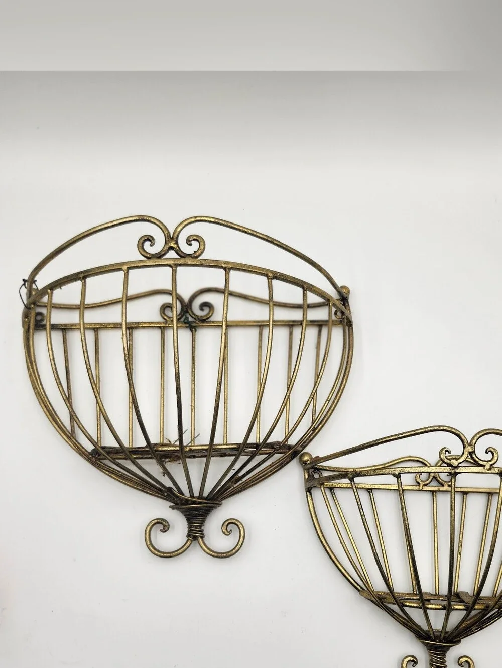 Vintage Metal Garden Shelf Wall Hanging Basket gold Round Planter